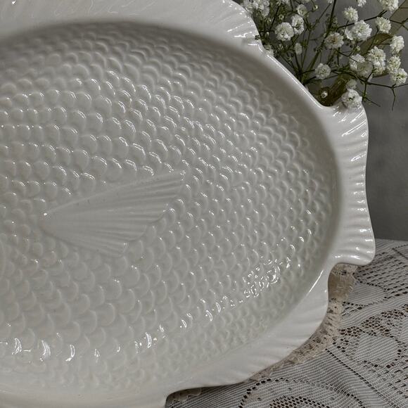 Beach House Vintage Whittier Pottery White Fish Platter 1979 Coastal Beach - Picture 3 of 7